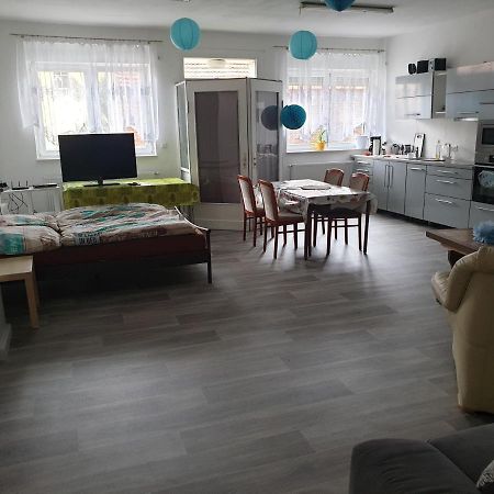 Einraum-Ferienwohnung 46M2 Eisenhuettenstadt-Diehlo Bagian luar foto